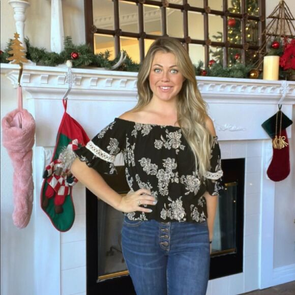 PAPAYA ✨Anthropologie✨ Black Pattern Off the Shoulder Top Sz M - Picture 1 of 6